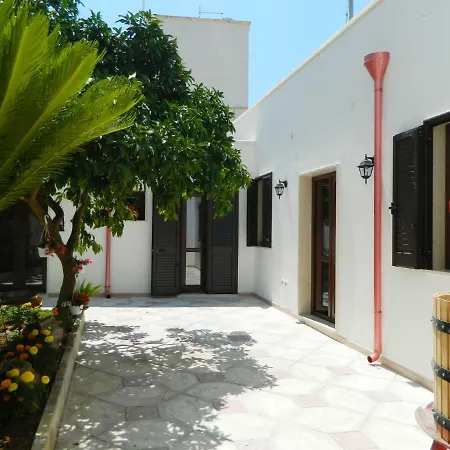 Citrus Garden Bed and Breakfast *