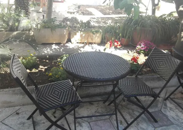 Citrus Garden فندق مبيت وإفطار أفيترانا