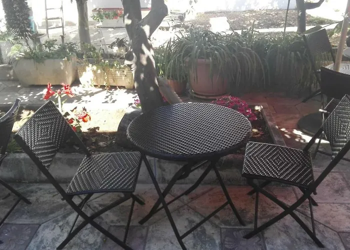 فندق مبيت وإفطار Citrus Garden أفيترانا